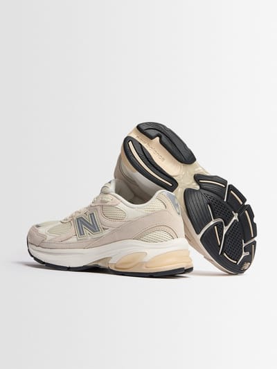 New Balance: 2010年聚酯透气孔运动鞋