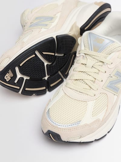 New Balance: 2010年聚酯透气孔运动鞋
