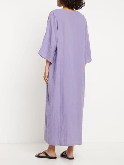 Maria de la Orden: Gerades Kleid aus Baumwolle mit V-Ausschnitt