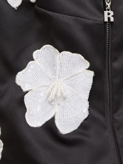 Rotate: 绸缎花朵上衣