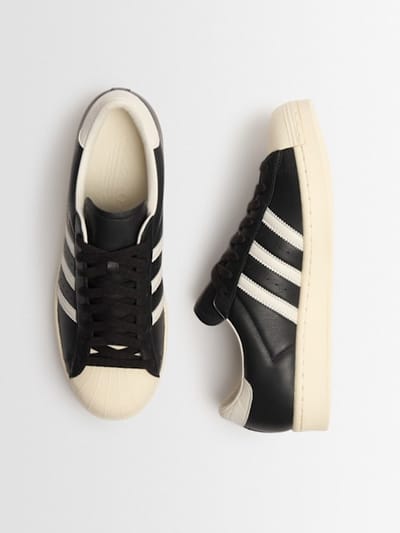 adidas Originals: Low-top sneakers with contrast details