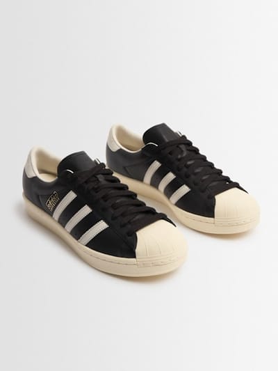 adidas Originals: Low-top sneakers with contrast details