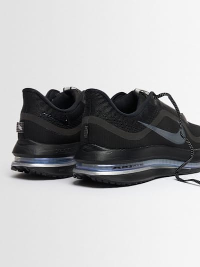 Nike: Low-top sneakers with thick sole