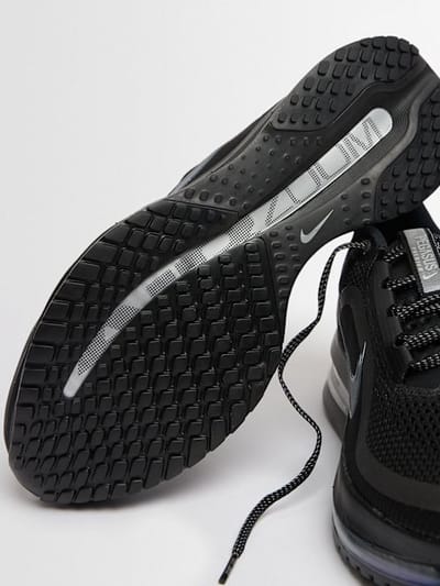 Nike: Low-top sneakers with thick sole