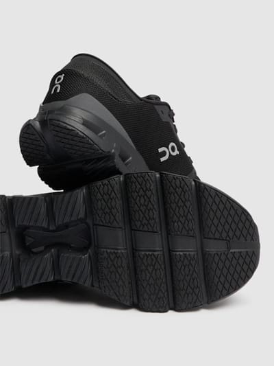 On: Sneakers Cloud x 4