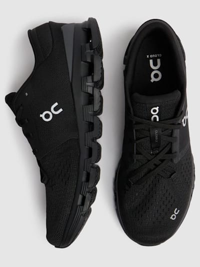 On: Sneakers Cloud x 4