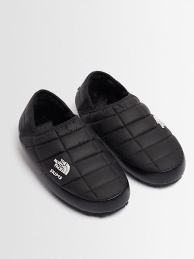 The North Face: 封闭式拖鞋