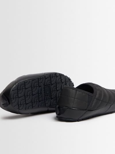 The North Face: 封闭式拖鞋
