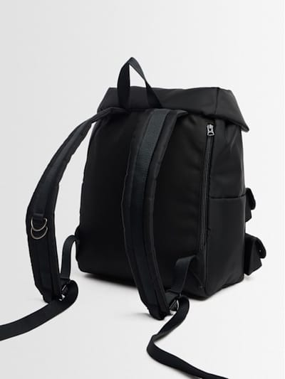 Sacai: 带翻盖和扣带的背包