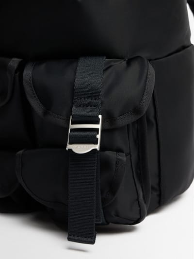 Sacai: 带翻盖和扣带的背包