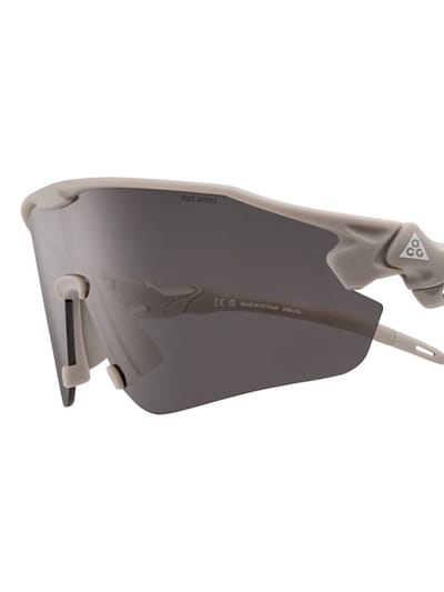 Nike: Mask-style sunglasses