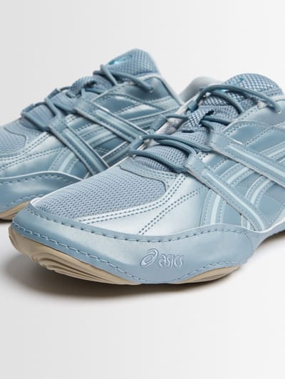 Asics: 聚酯纤维超同步运动鞋
