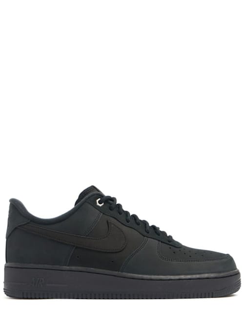 Nike: Low-top sneakers with thick sole