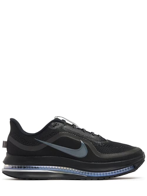Nike: Low-top sneakers with thick sole