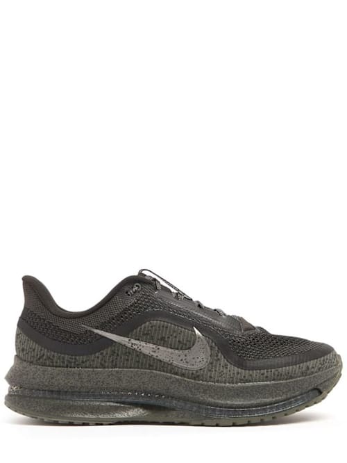 Nike: Low-top sneakers with chunky sole