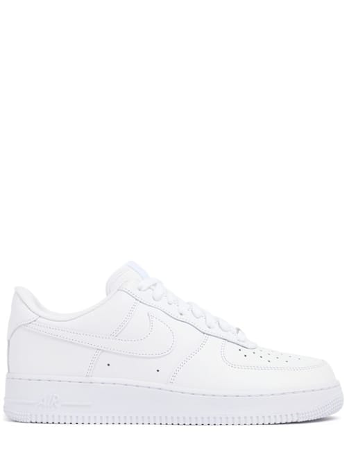 Nike: Low-top sneakers with lace-up fastening