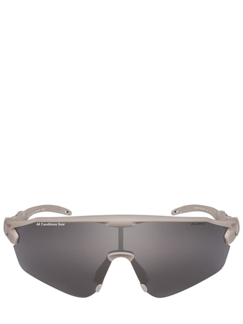 Nike: Mask-style sunglasses