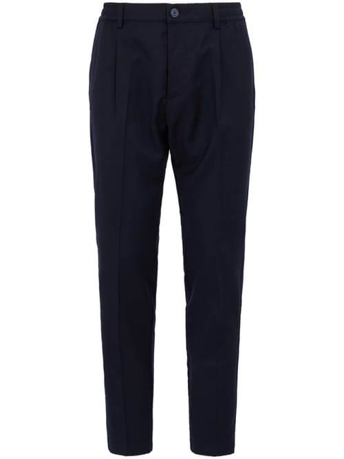 CRUNA: 单褶修身 tapered fit 配有弹性材料
