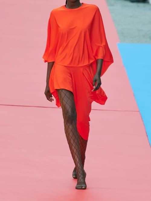 Stella McCartney: 垂褶光滑粘胶纤维绸缎迷你短裙