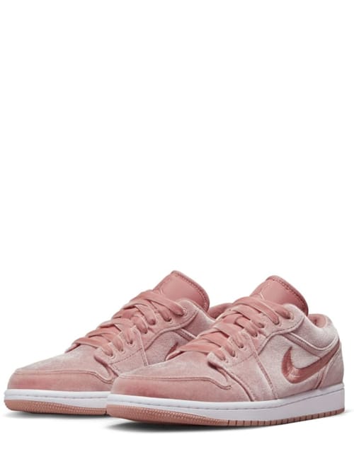 Nike: Sneakers Air Jordan 1 Low SE