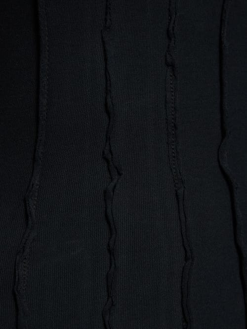 Interior: Langes Baumwollkleid mit sichtbaren Nähten