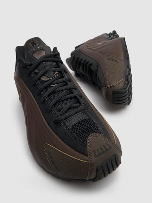 Nike: Shox R4 Sneakers