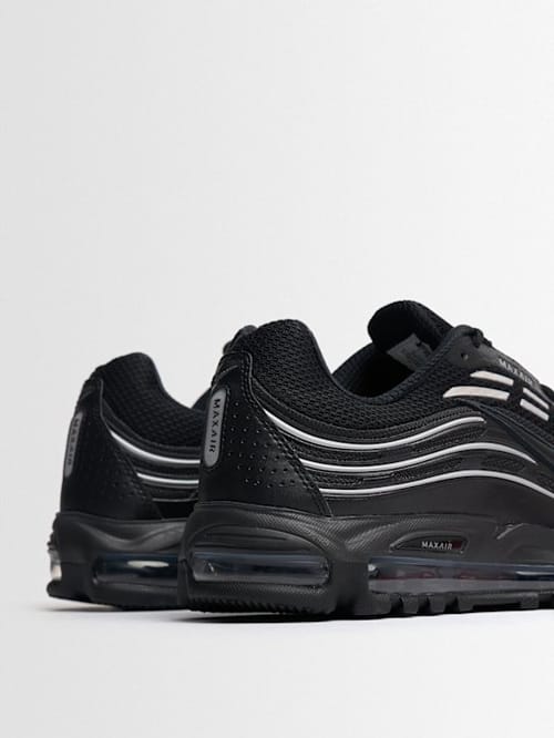 Nike: Low sneakers with platform sole