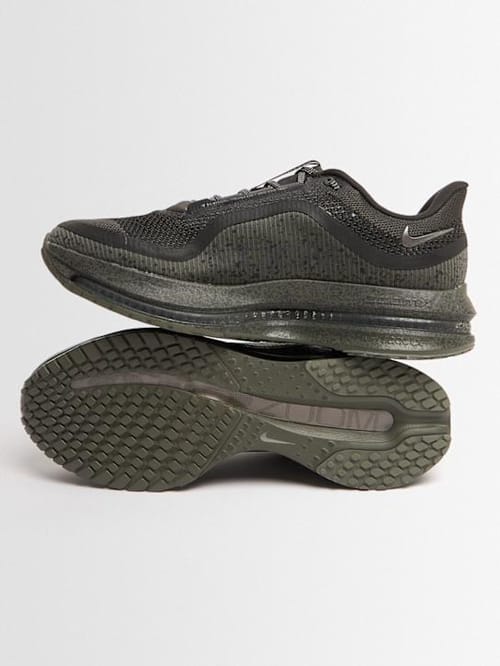 Nike: Low-top sneakers with chunky sole