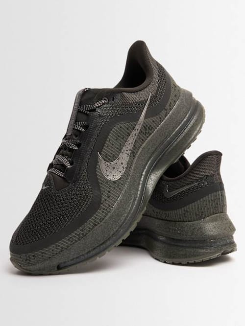 Nike: Low-top sneakers with chunky sole