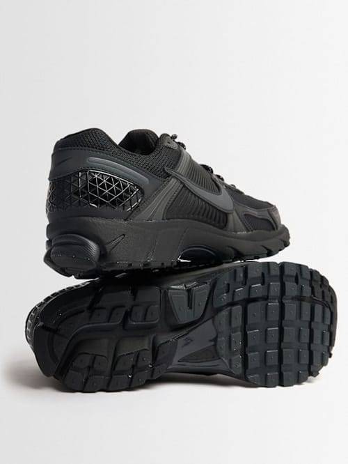 Nike: Low-top sneakers with chunky sole