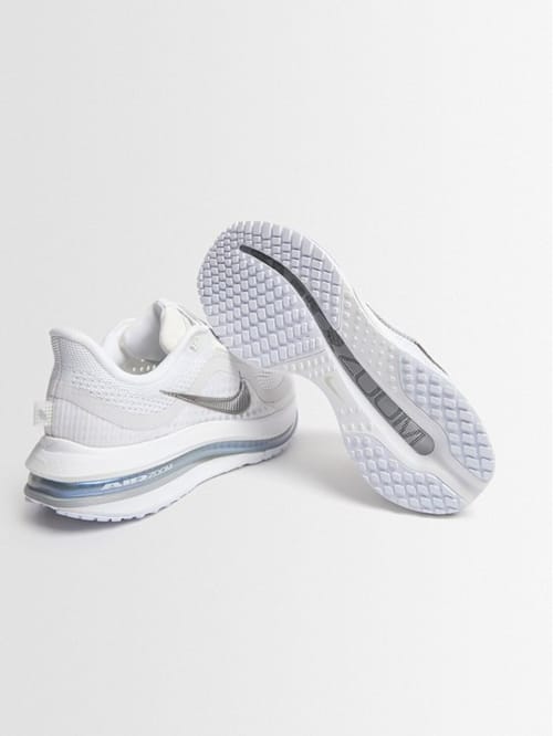 Nike: Pegasus Premium Sneakers