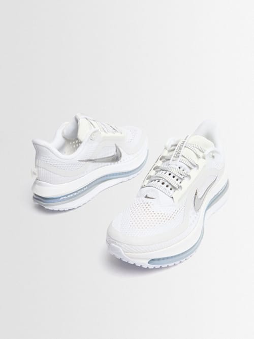 Nike: Pegasus Premium Sneakers