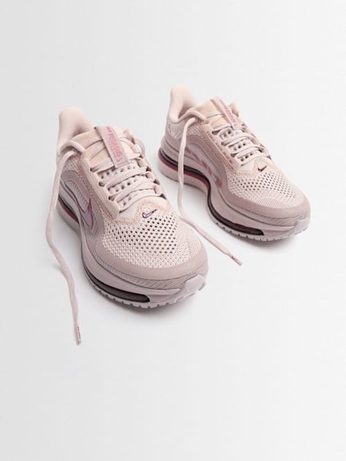 Nike: Pegasus Premium Sneakers