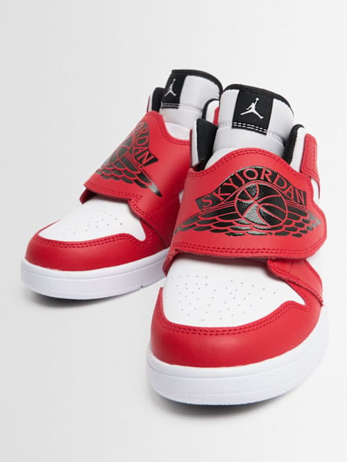 Jordan: 天际Jordan 1运动鞋