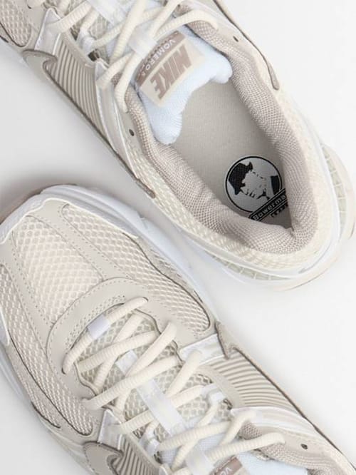 Nike: Zoom Vomero 5 Sneakers