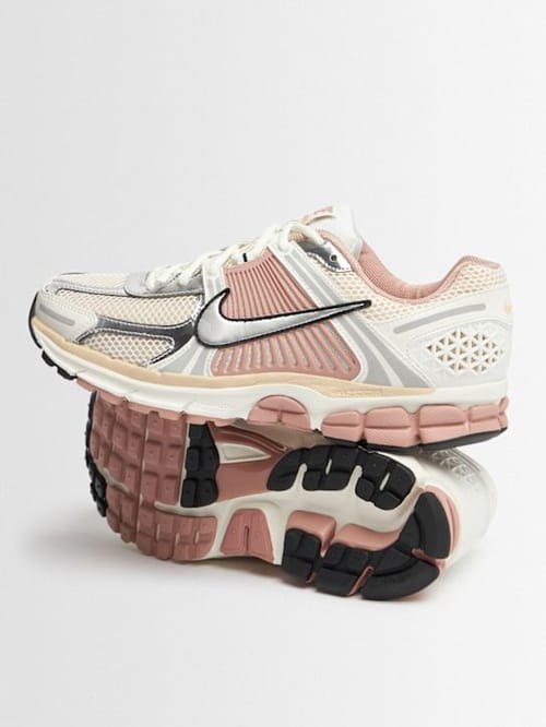 Nike: Zoom Vomero 5 运动鞋