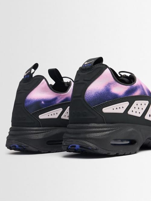 Nike: Air Max SNDR Sneakers