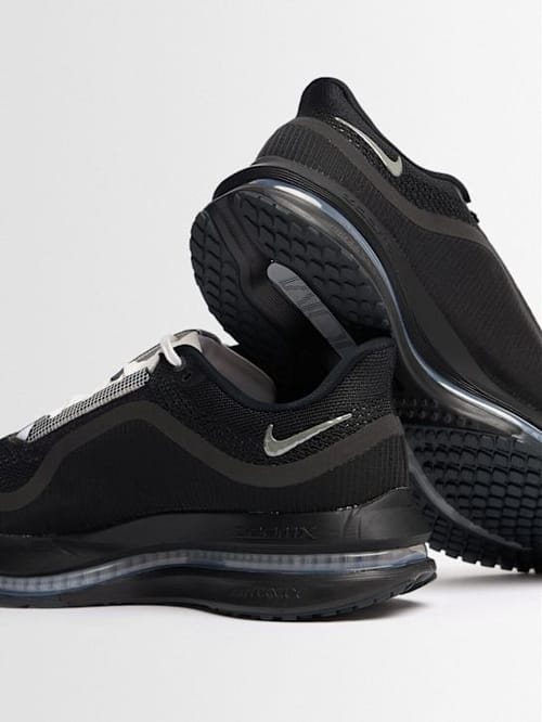 Nike: Low-top sneakers with chunky sole
