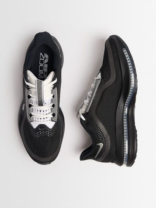 Nike: Low-top sneakers with chunky sole