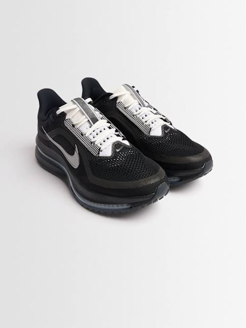 Nike: Low-top sneakers with chunky sole