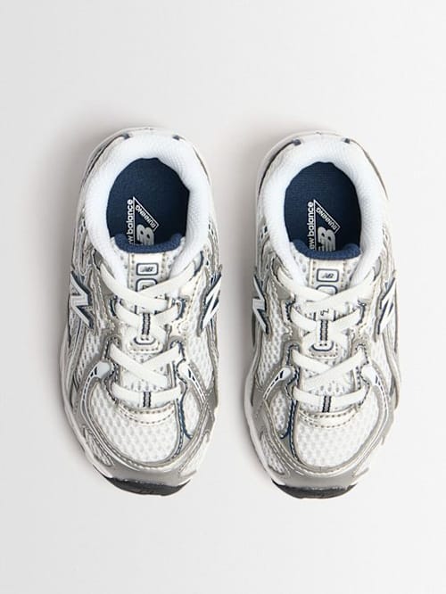 New Balance: 740运动鞋