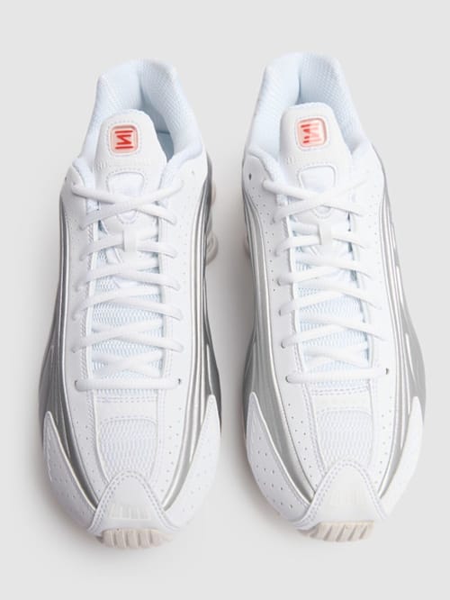 Nike: Shox R4 Sneakers
