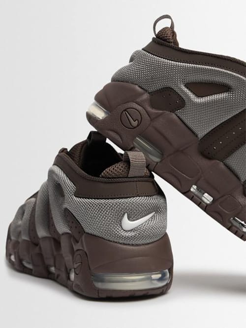 Nike: Low-top sneakers with chunky sole