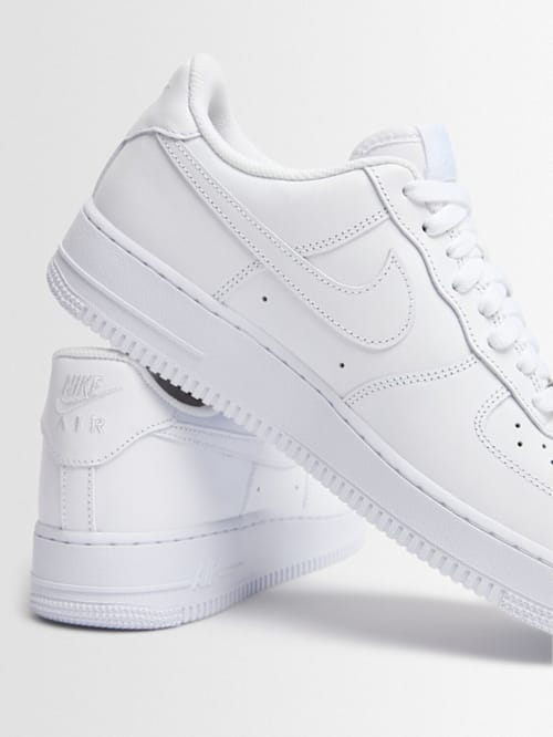 Nike: Low-top sneakers with lace-up fastening