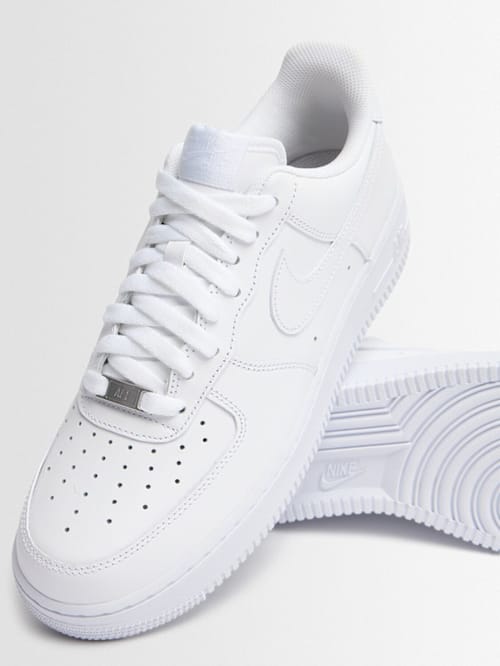 Nike: Low-top sneakers with lace-up fastening
