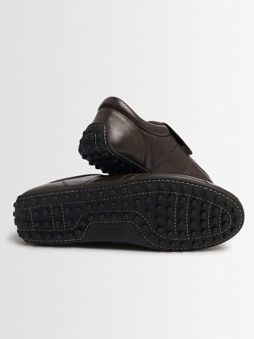 Tod's: 低筒运动鞋，带可见鞋舌