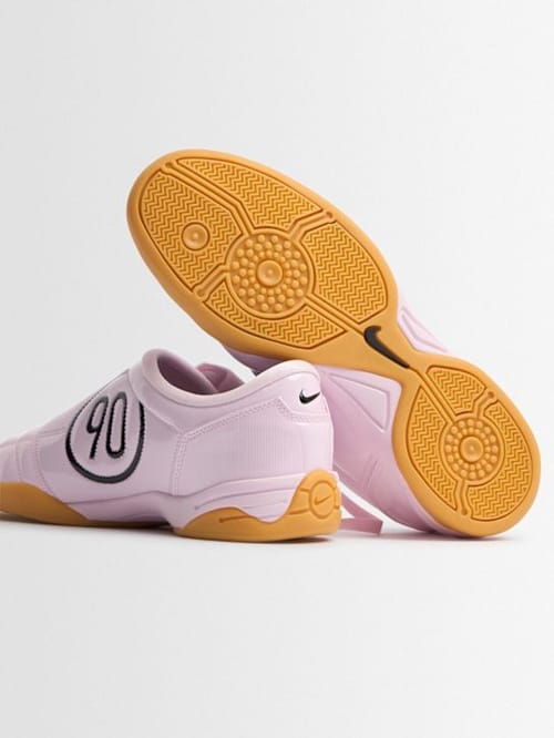Nike: Low-top sneakers with lace-up closure