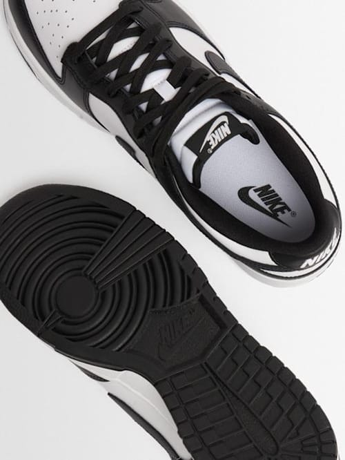 Nike: Low-top sneakers with lace-up fastening