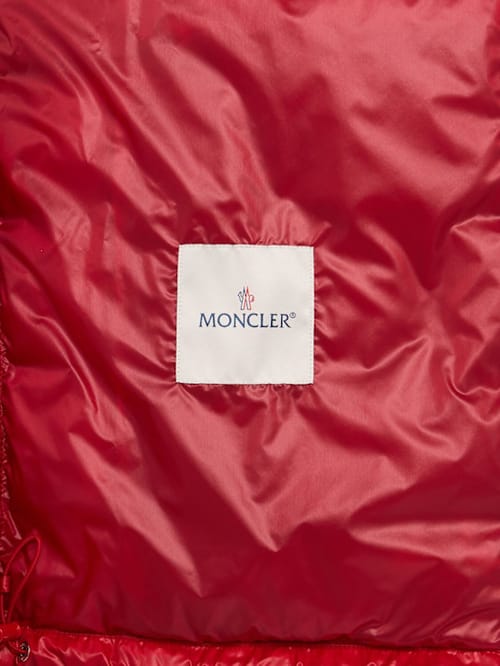 Moncler: 短款羽绒服，配有扣式闭合