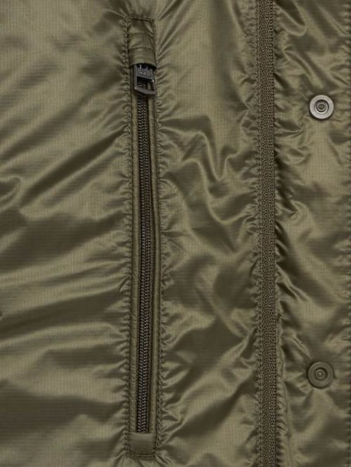 Moncler: 带领口的绗缝羽绒外套
